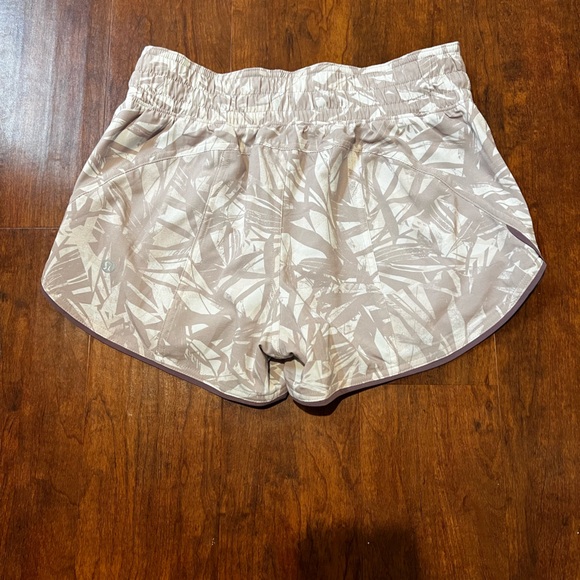 Lululemon Choose a Side Shorts - Reversible 3” - Picture 4 of 8